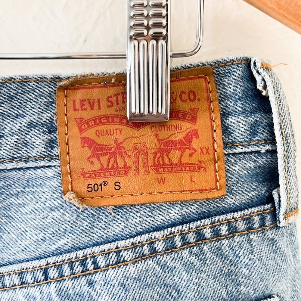 Levi’s 501 High Rise Distressed Button Fly Jeans - Picture 6 of 11